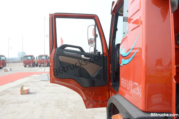 FAW Jiefang Qingdao Long V2.0 190hp 4X2(6 wheels) Tractor Truck (1092 Rear Axle) Cab (2) | 86Trucks