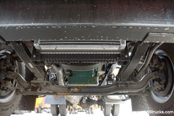FAW Jiefang Qingdao Long V2.0 190hp 4X2(6 wheels) Tractor Truck (1092 Rear Axle) Chassis (1) | 86Trucks