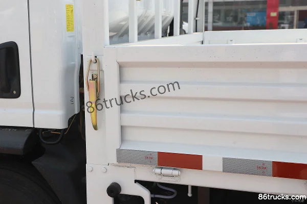 Lanqing Light Truck Houlang Z1 140hp 4X2(6 wheels) 4.18m Single Row Flatbed Light Truck Body (2) | 86Trucks