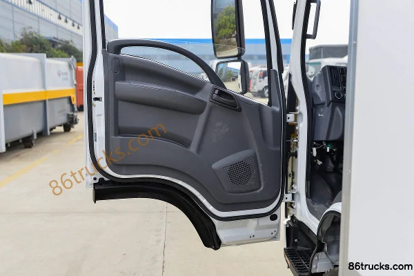 Qingling Isuzu KV600 132 ch 4X2(6 roues) 5,15 m camion frigorifique (marque Hongyu) Cabine (2) | 86Trucks
