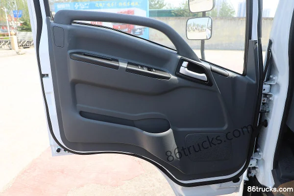 Lanqing Light Truck Houlang Z1 140 hp 4X2(6 wheels) 4.18m single-row van light truck Cab (2) | 86Trucks