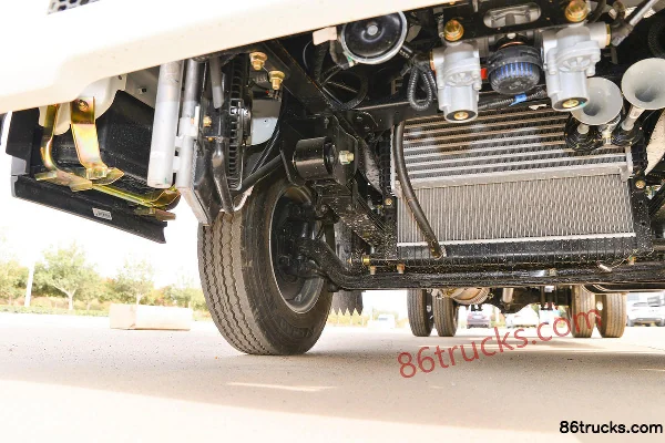 Sinotruk HOWO Hanjun M 140hp 4X2(6 wheels) 4.15m single-row flatbed light truck Chassis (2) | 86Trucks