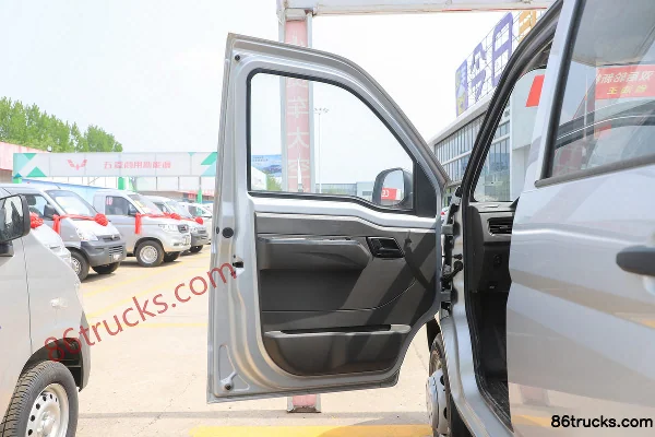 Wuling Rongguang New Card Extended Basic 1.5L 102hp 4X2(6 wheels) Gasoline 2.6m Double Row Flatbed Mini Truck (China VI) Cab (1) | 86Trucks