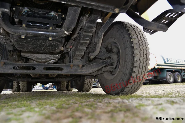 SAIC Hongyan Jiebao 350 ch 8X4(12 roues) camion de transport de boue (marque Huawei Chile) Châssis (3) | 86Trucks