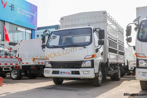 JAC Junling V6 155 hp 4X2(6 wheels) 4.18 m single row stake truck Exterior (3) | 86Trucks