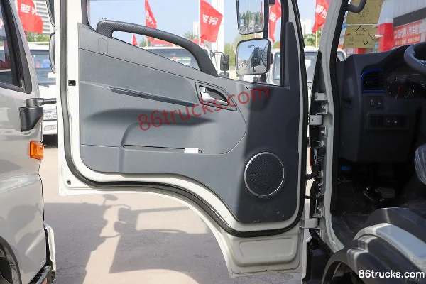JAC Junling V6 155 hp 4X2(6 wheels) 4.18 m single row stake truck Cab (2) | 86Trucks