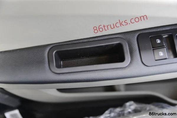 Sinotruk HOWO Tongshuai 140 hp 4X2(6 wheels) 3.85m half-row flatbed light truck (China VI) Cab (3) | 86Trucks