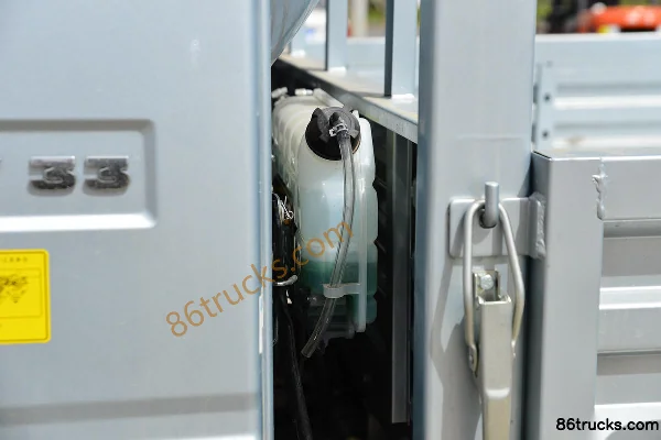 Sinotruk HOWO Tongshuai 140 hp 4X2(6 wheels) 3.85m half-row flatbed light truck (China VI) Body (3) | 86Trucks