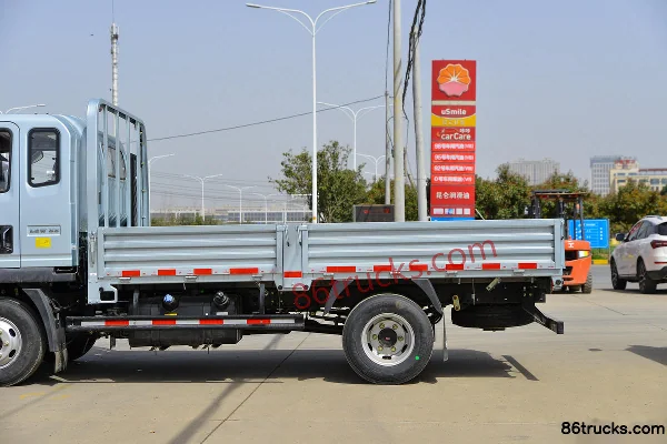 Sinotruk HOWO Tongshuai 140 hp 4X2(6 wheels) 3.85m half-row flatbed light truck (China VI) Body (2) | 86Trucks