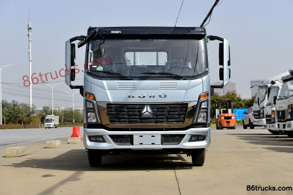 Sinotruk HOWO Tongshuai 170hp 4X2(6 wheels) 3.85m single-row flatbed light truck Exterior (2) | 86Trucks