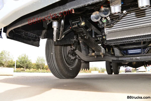 Sinotruk HOWO Tongshuai 170hp 4X2(6 wheels) 3.85m single-row flatbed light truck Chassis (2) | 86Trucks