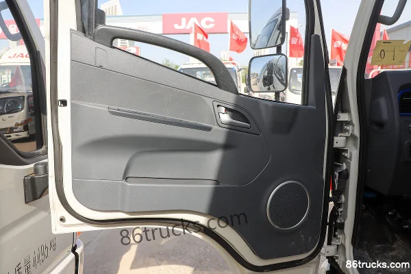 JAC Junling V6 137hp 4X2(6 wheels) 4.15m Single Row Box Light Truck (China VI) Cab (2) | 86Trucks