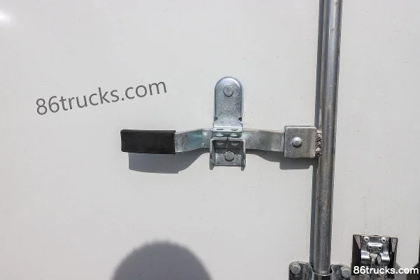 JAC Junling V6 137hp 4X2(6 wheels) 4.15m Single Row Box Light Truck (China VI) Body (3) | 86Trucks