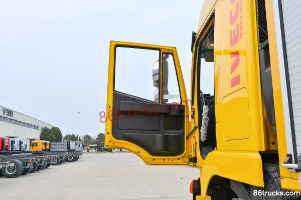 SAIC Hongyan Genlyon C6e 460 hp 8X4(12 wheels) cleaning and suction truck (Huawei Chile brand) Cab (1) | 86Trucks