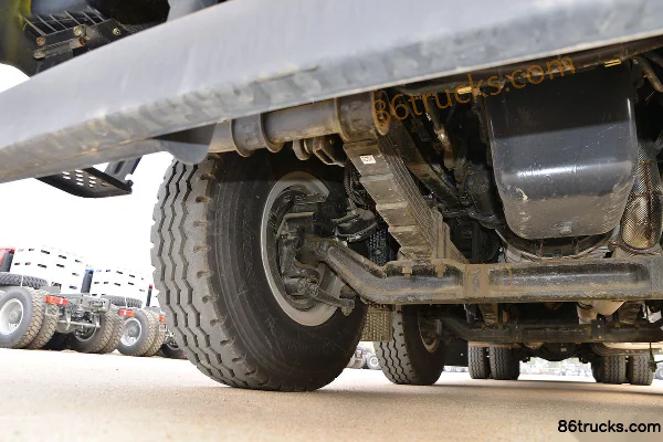 SAIC Hongyan Genlyon C6e 460 hp 8X4(12 wheels) cleaning and suction truck (Huawei Chile brand) Chassis (2) | 86Trucks