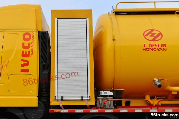 SAIC Hongyan Genlyon C6e 460 hp 8X4(12 wheels) cleaning and suction truck (Huawei Chile brand) Body (3) | 86Trucks