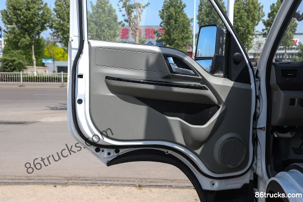 Lanqing Auto Ling R 115 hp 4X2(6 wheels) 4.03m single-row flatbed micro truck Cab (2) | 86Trucks