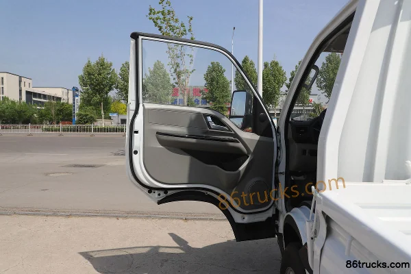 Lanqing Auto Ling R 115 hp 4X2(6 wheels) 4.03m single-row flatbed micro truck Cab (1) | 86Trucks