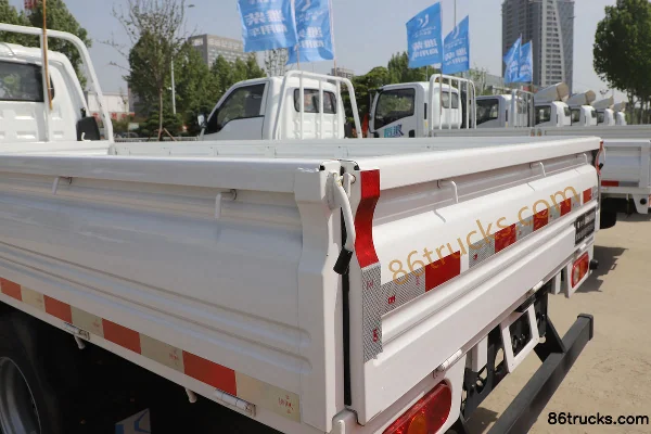 Lanqing Auto Ling R 115 hp 4X2(6 wheels) 4.03m single-row flatbed micro truck Body (3) | 86Trucks