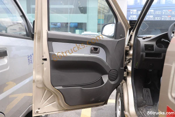 Wuling Rongguang EV Basic Type 2.4T 2-Seat 4.49m Pure Electric Closed Van (Light Beige) 41kWh Cab (2) | 86Trucks