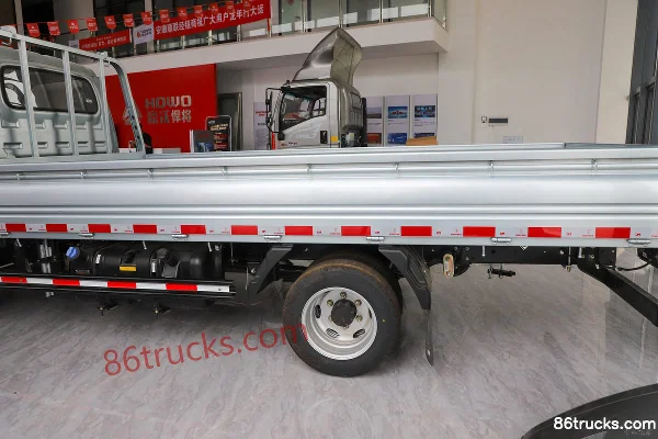 Sinotruk HOWO Xiaojiang 115 ch 4X2(6 roues) 3,95 m monoplace plateau petit camion (frein hydraulique) Carrosserie (1) | 86Trucks