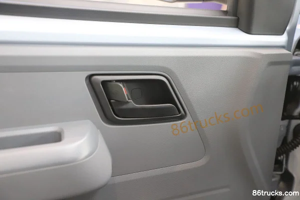 Wuling Yangguang Practical Type 2.9T 2-Seat 4.985m Electric Panel Van 31.9kWh Cab (3) | 86Trucks