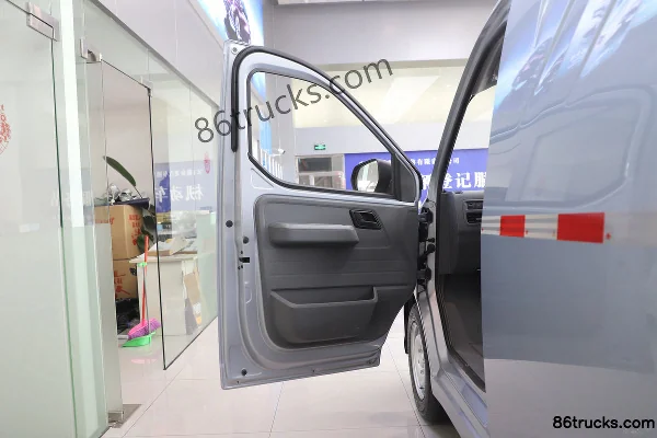 Wuling Yangguang Practical Type 2.9T 2-Seat 4.985m Electric Panel Van 31.9kWh Cab (1) | 86Trucks