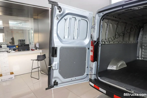 Wuling Yangguang Practical Type 2.9T 2-Seat 4.985m Electric Panel Van 31.9kWh Cargo Box (2) | 86Trucks