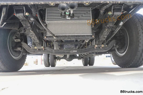 Sinotruk HOWO Hanjiang 170 ch 4X2(6 roues) Camion plateau à ridelles 4,15 m cabine simple (WLY 8 vitesses) Châssis (1) | 86Trucks