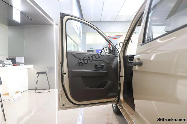 Wuling Hongguang V 2022 Jinqu Edition 99hp 1.5L Gasoline 5-Seat Van (China VI) Cab (1) | 86Trucks