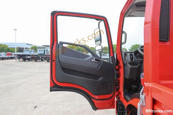 Yuejin Chaoyue C300 Value Edition 155hp 4X2(6 wheels) 4.2m single-row flatbed light truck Cab (1) | 86Trucks