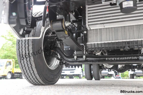 Yuejin Chaoyue C300 Value Edition 155hp 4X2(6 wheels) 4.2m single-row flatbed light truck Chassis (2) | 86Trucks