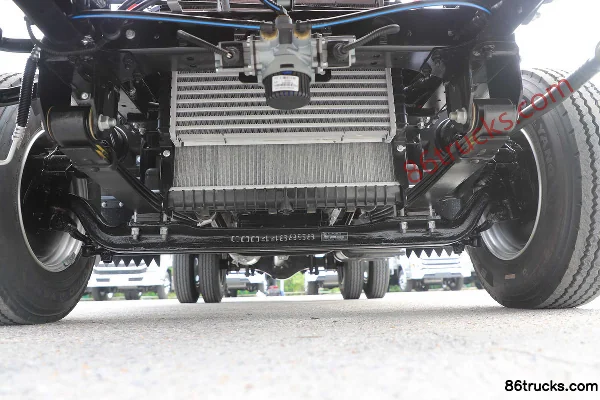 Yuejin Chaoyue C300 Value Edition 155hp 4X2(6 wheels) 4.2m single-row flatbed light truck Chassis (1) | 86Trucks
