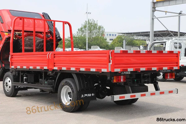 Yuejin Chaoyue C300 Value Edition 155hp 4X2(6 wheels) 4.2m single-row flatbed light truck Body (3) | 86Trucks