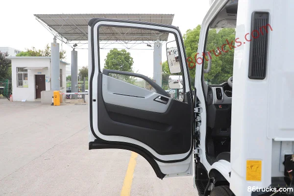 SAIC Light Truck Dana T1 4.5T 4.17m Single Row Pure Electric Van Light Truck 100.46kWh 4X2(6 wheels) Interior (1) | 86Trucks