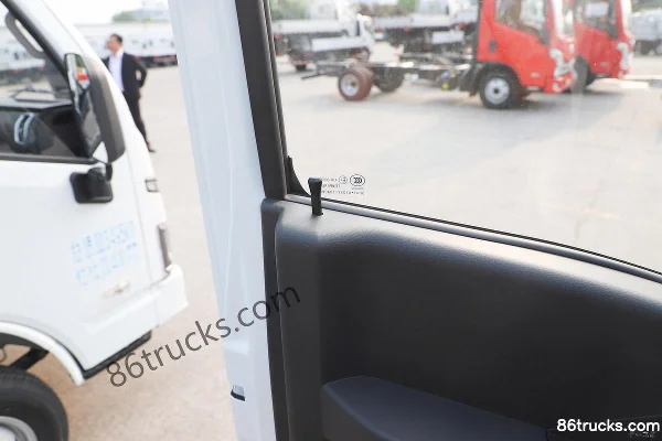 Yuejin Fuxing ES80 4.1T 3.65m Single Row Pure Electric Flatbed Mini Truck 55.7kWh 4X2(6 wheels) Interior (3) | 86Trucks
