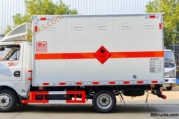 Dongfeng Tuyi T5 1.5L 113 hp gasoline 4X2(6 wheels) flammable liquid van truck (Chufei brand) Body (3) | 86Trucks