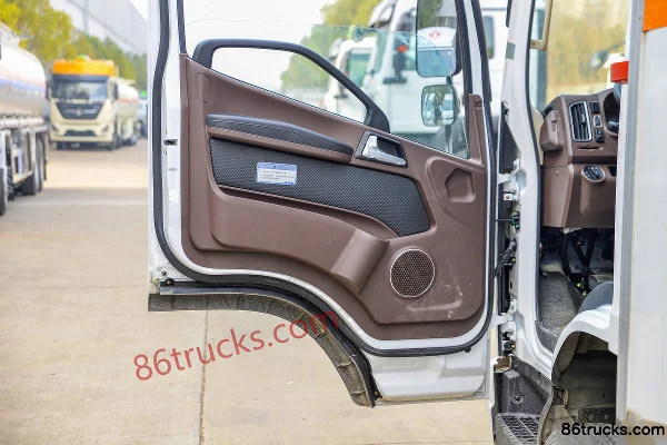 FAW Jiefang Hu VN 140 hp 4X2(6 wheels) Explosive Transport Truck (Chufei Brand) Cab (2) | 86Trucks