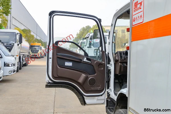 FAW Jiefang Hu VN 140 hp 4X2(6 wheels) Explosive Transport Truck (Chufei Brand) Cab (1) | 86Trucks