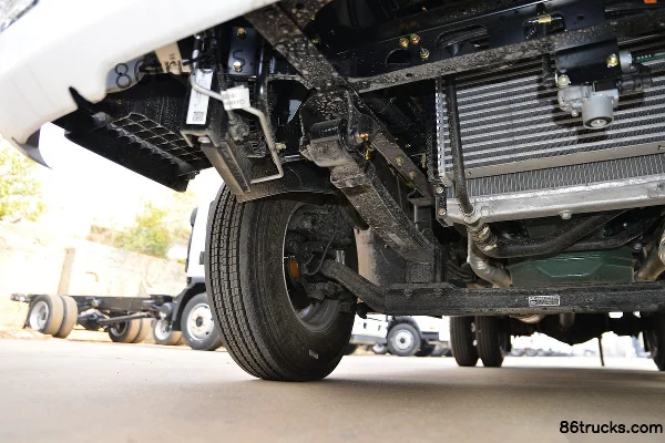 FAW Jiefang Hu VN 140 hp 4X2(6 wheels) Explosive Transport Truck (Chufei Brand) Chassis (2) | 86Trucks