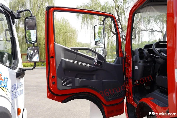 Dongfeng Duolika D5 Super Power 2.0L 150 hp 4X2(6 wheels) Gasoline 4.02m single-row box van light truck Cab (1) | 86Trucks