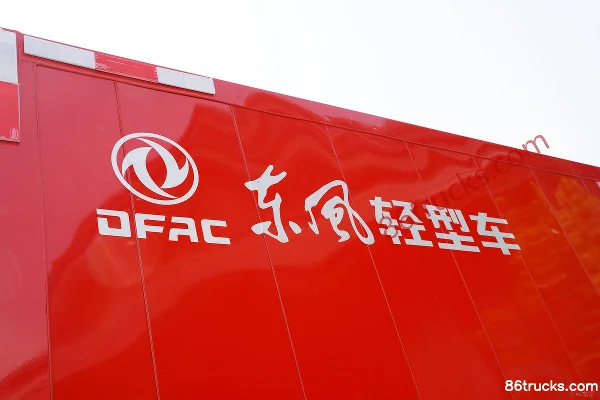 Dongfeng Duolika D5 Super Power 2.0L 150 hp 4X2(6 wheels) Gasoline 4.02m single-row box van light truck Body (2) | 86Trucks