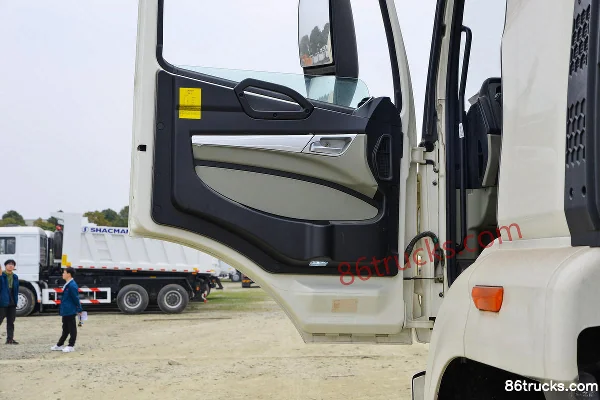 Sinotruk HOWO N5G 350 ch 8X4(12 roues) Camion transport de poudre à faible densité (marque Huaxia Chille) Cabine (2) | 86Trucks