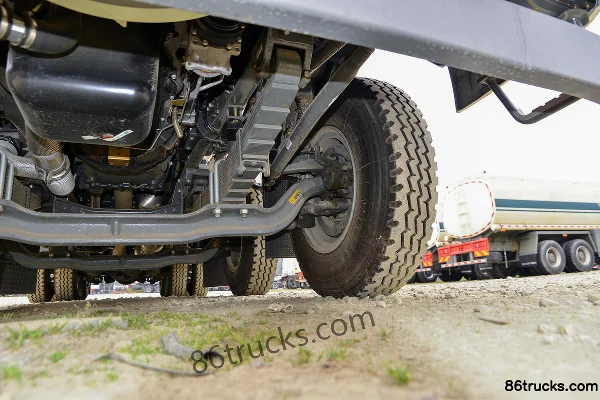 Sinotruk HOWO N5G 350 ch 8X4(12 roues) Camion transport de poudre à faible densité (marque Huaxia Chille) Châssis (3) | 86Trucks