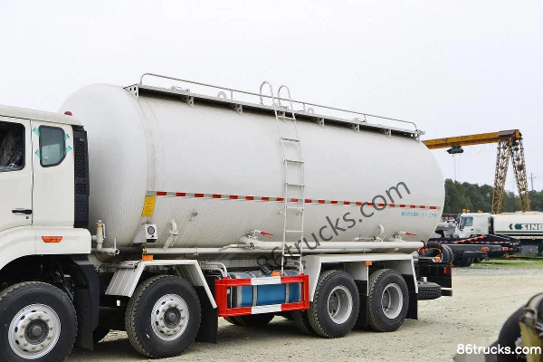 Sinotruk HOWO N5G 350 ch 8X4(12 roues) Camion transport de poudre à faible densité (marque Huaxia Chille) Carrosserie (1) | 86Trucks
