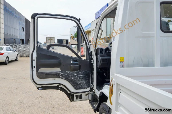 Foton Aoling Jiyun Youth Invincible Edition 146 hp 4X2(6 wheels) 3.655m Single Row Flatbed Light Truck Cab (1) | 86Trucks
