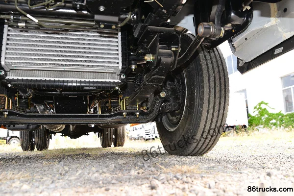JMC Shunda Narrow Body Luxury Edition 116hp 4X2(6 wheels) 3.1m Single Row Van Light Truck Chassis (3) | 86Trucks