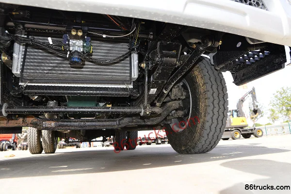FAW Jiefang Lingtu 165 hp 4X2(6 wheels) 4.16m Single Row Cage Cargo Light Truck (Wide Body) Chassis (3) | 86Trucks