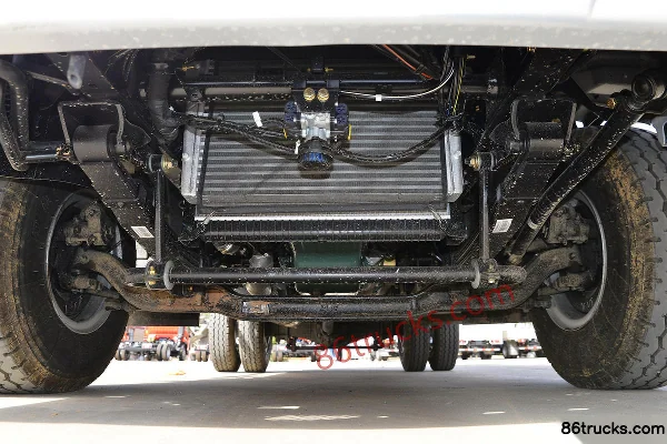 FAW Jiefang Lingtu 165 hp 4X2(6 wheels) 4.16m Single Row Cage Cargo Light Truck (Wide Body) Chassis (1) | 86Trucks