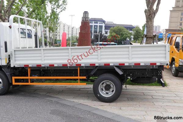 JMC Kaiwei Blue Whale Wide Body 170 ch 4X2(6 roues) 4.1 m camion porteur à ridelles, cabine simple Carrosserie (2) | 86Trucks